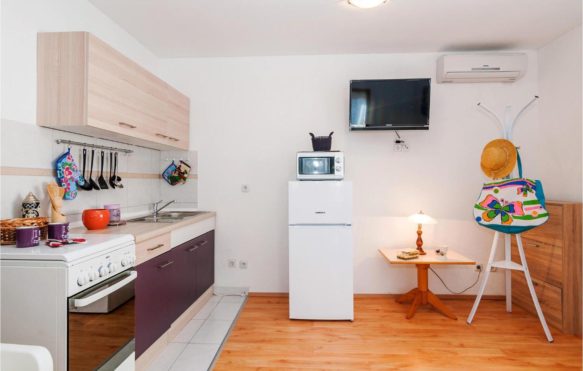 Nice Apartment In Vinjerac With Kitchen Esterno foto